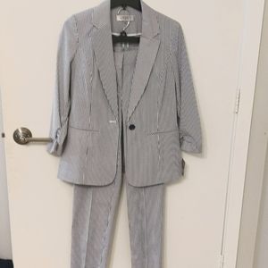 Kasper women suit grey striped size 4